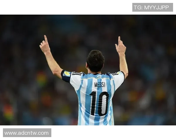 足球明星赠送珍贵礼物高清图片展示球场外的温暖瞬间